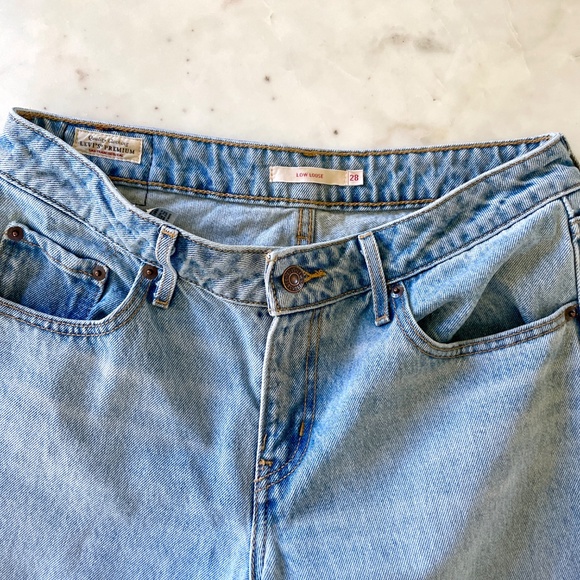 Levi's Low Rise Loose Jeans, Size 28 - Picture 9 of 17